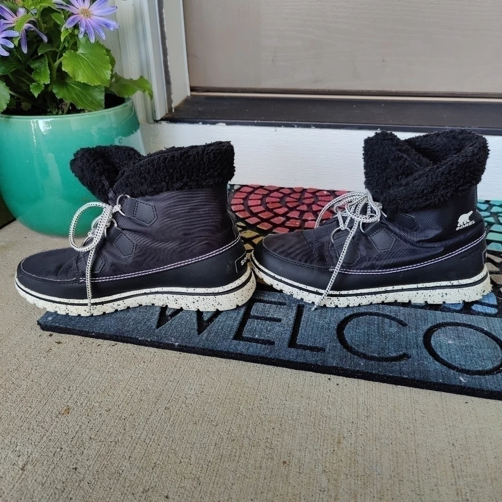 Sorel Winter Cozy Carnival Waterproof Boots Black & White Sherpa Lined Size 7.5